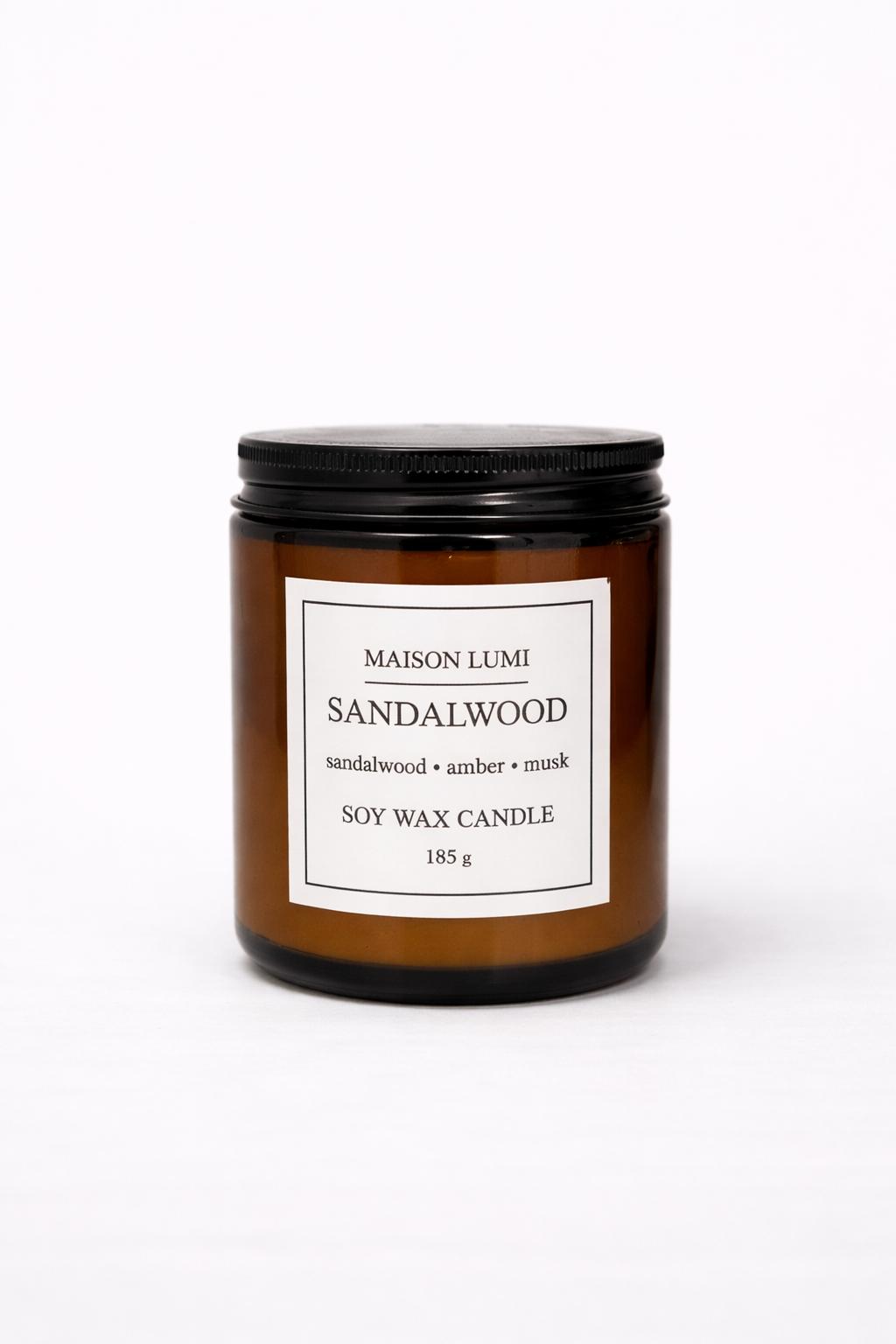 Sandalwood Kokulu Soya Mum – Odunsu, Amber & Misk Notalı